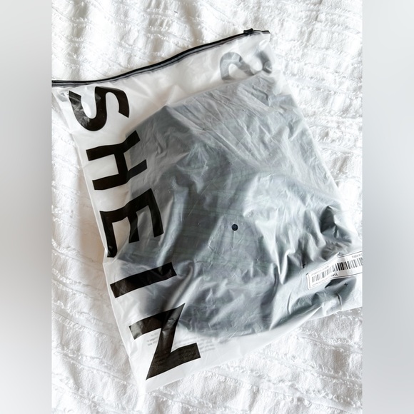 SHEIN, women’s medium, plaid pants - Picture 3 of 3